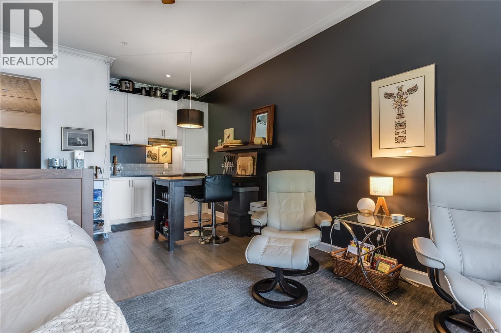 302 2326 Harbour Rd, Sidney