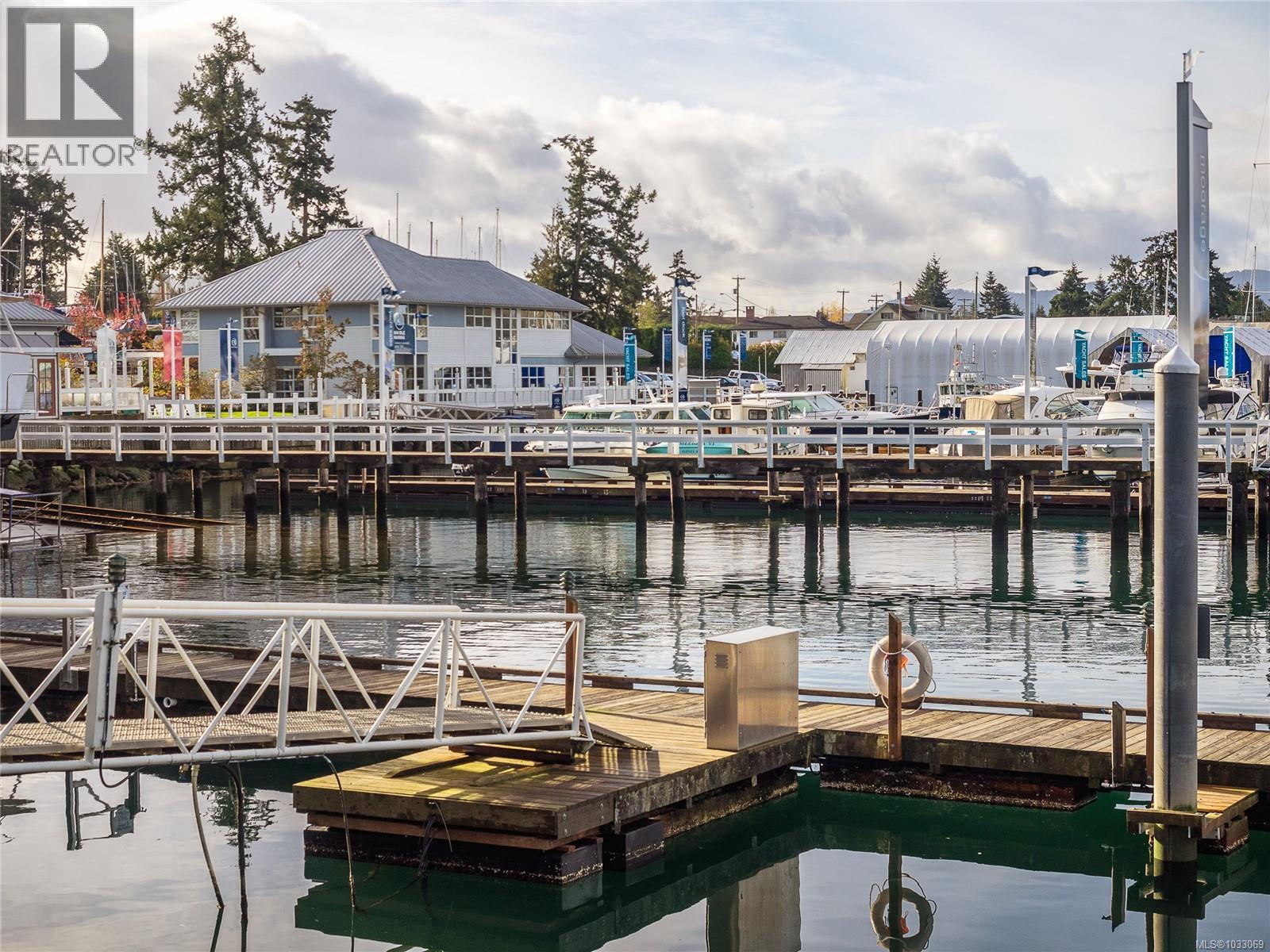 #302 2326 Harbour Rd - 42