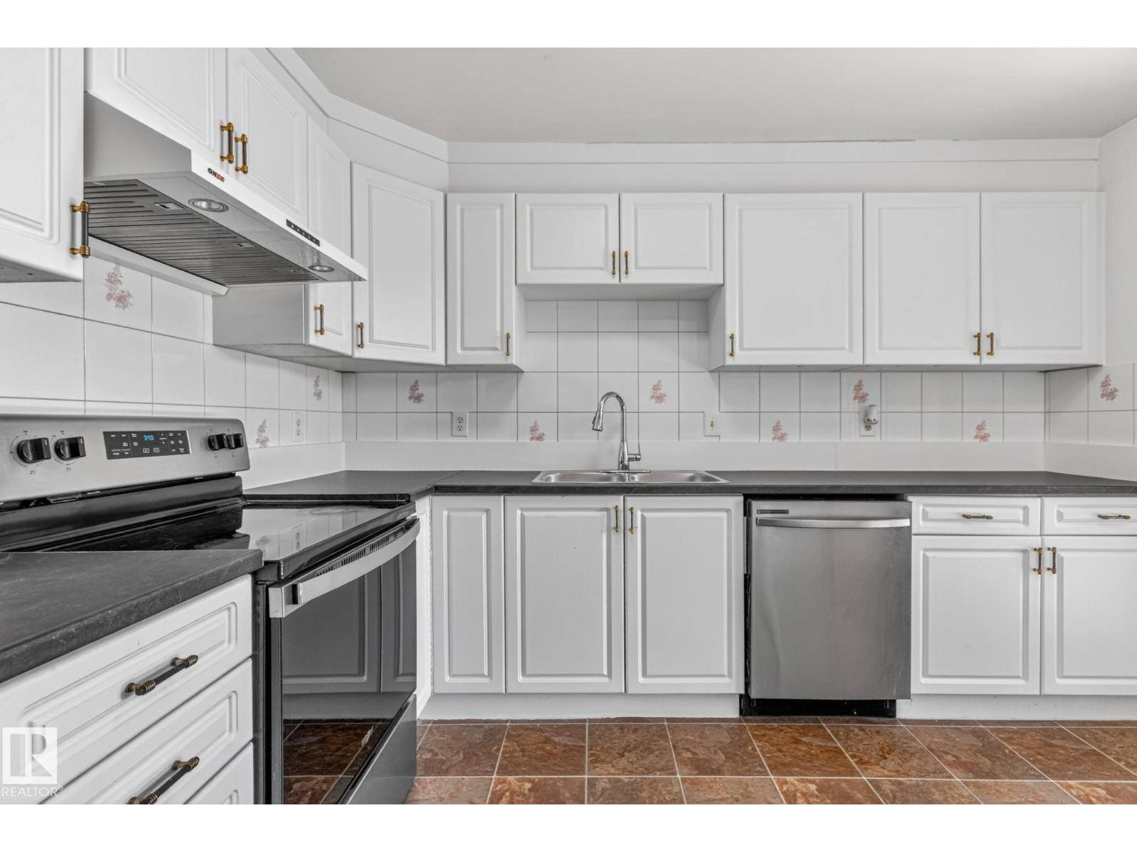 18625 66 AV NW, Edmonton