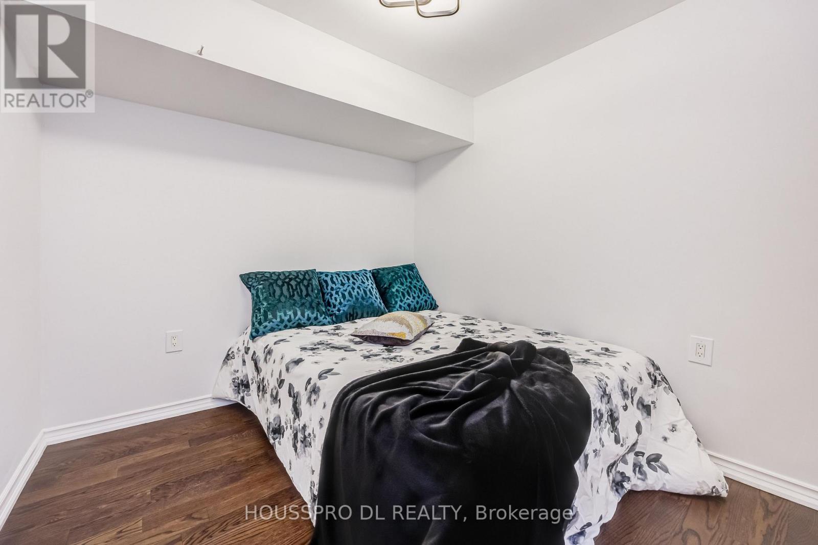 49 BOWERBANK DRIVE - 33
