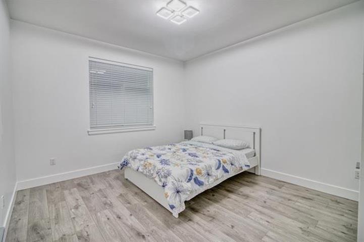 1892 KING GEORGE BOULEVARD, Surrey