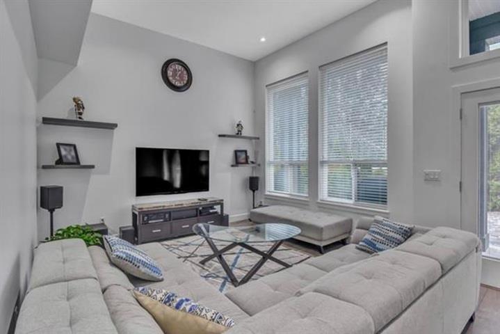 1892 KING GEORGE BOULEVARD, Surrey