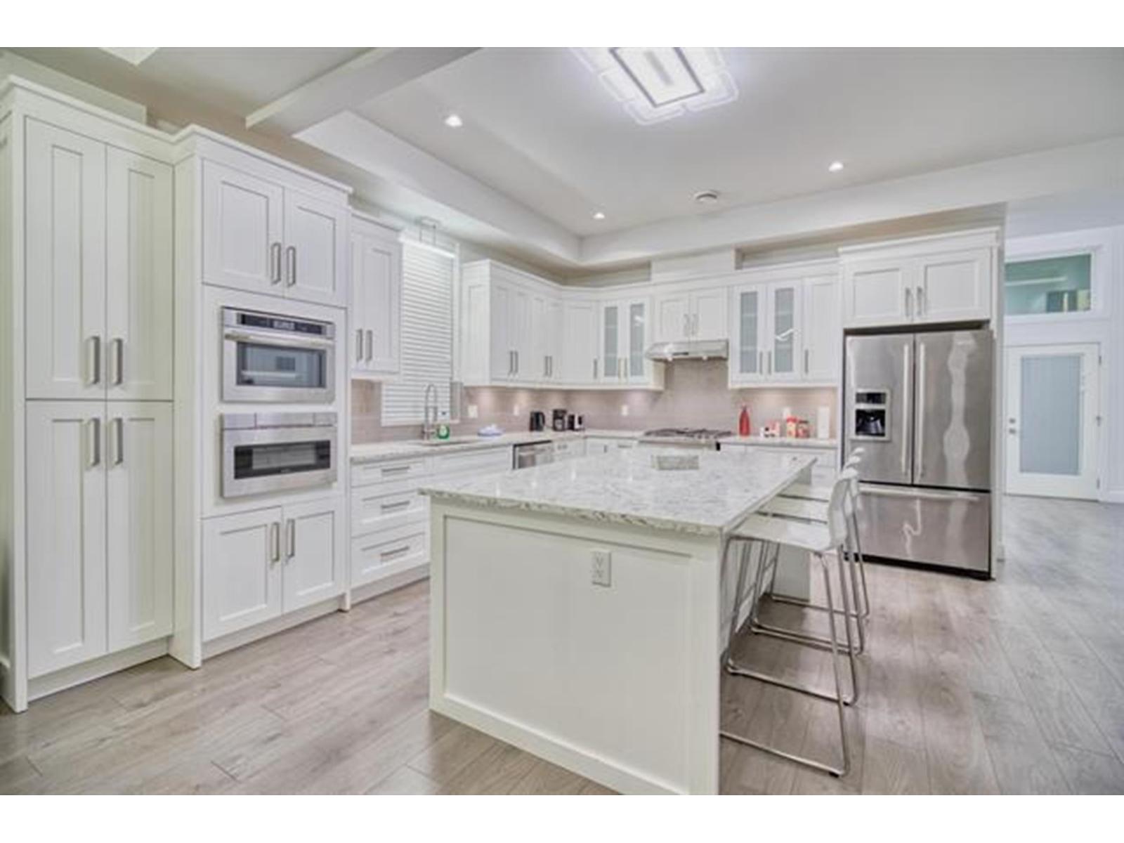 1892 KING GEORGE BOULEVARD, Surrey