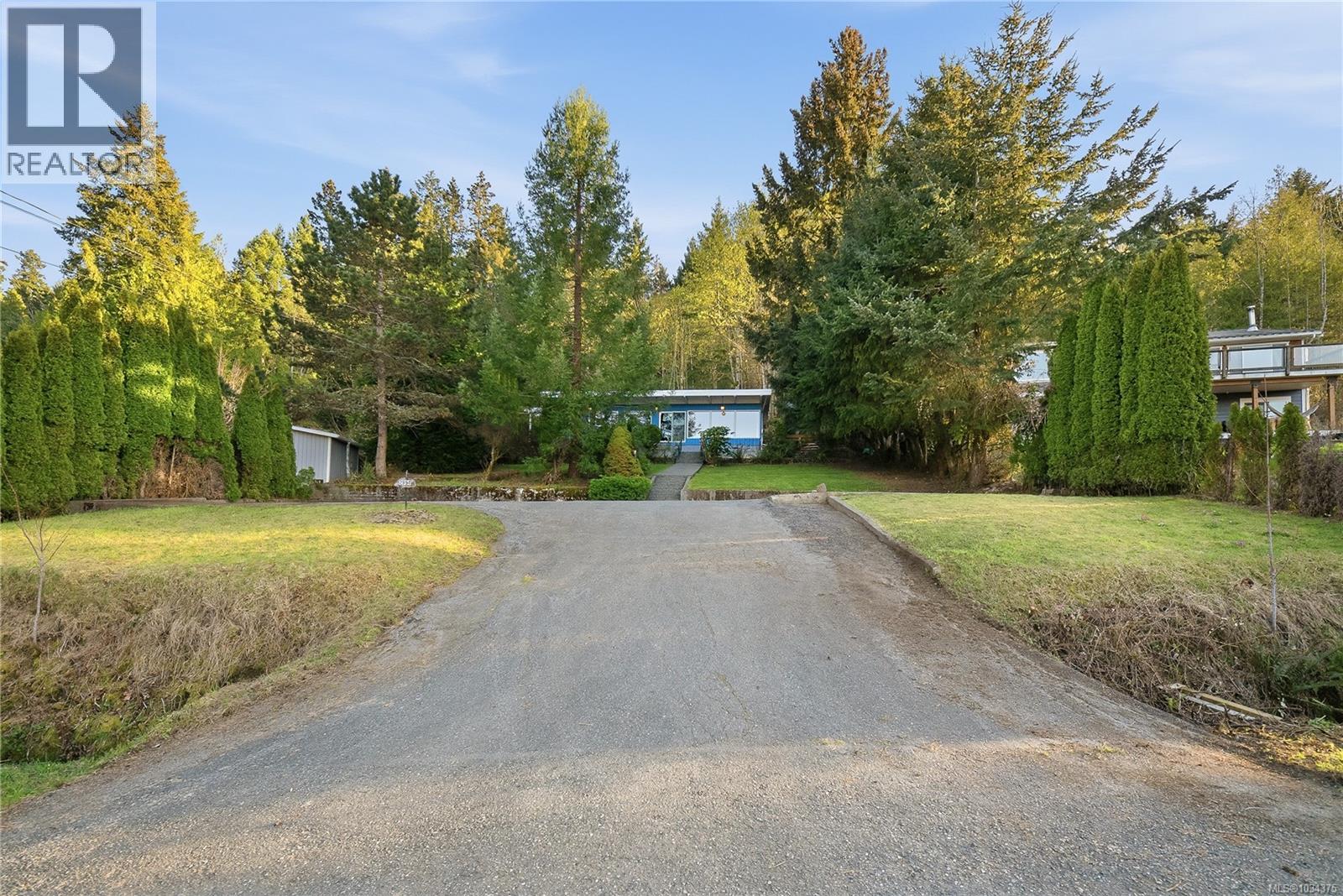 2994 Hillview Rd, Lantzville
