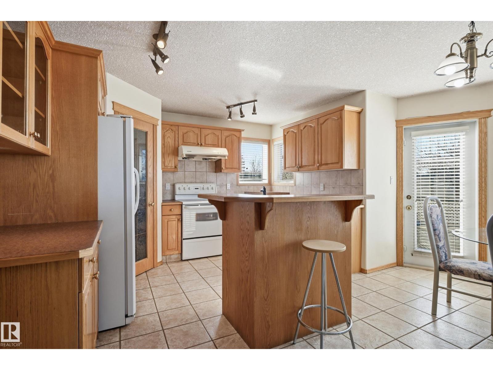 10331 156 AV NW, Edmonton