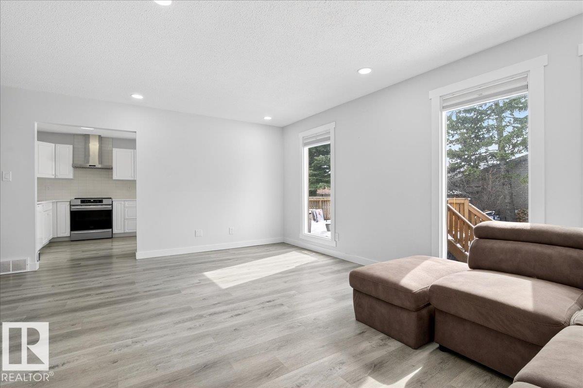 9915 173 AV NW, Edmonton