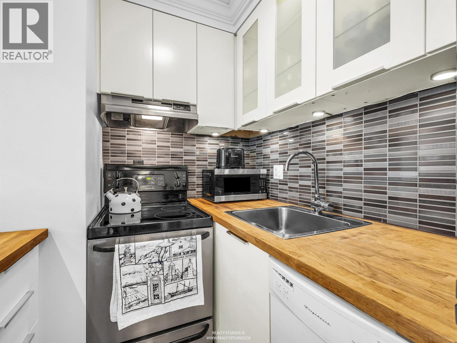 1205 1250 BURNABY STREET