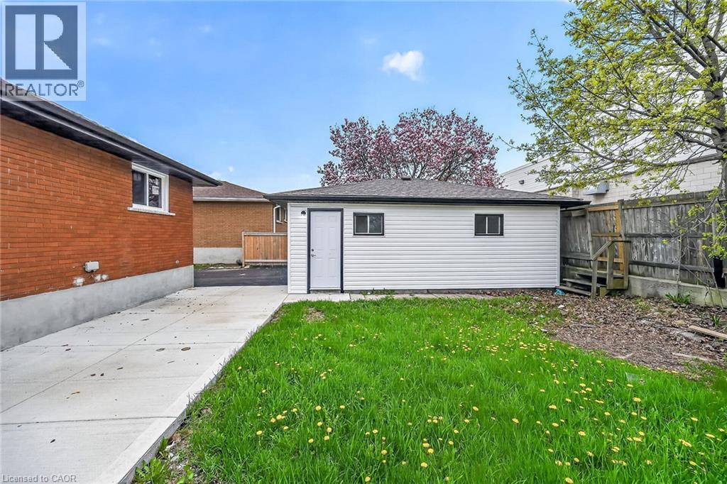 74 VICTOR Boulevard - 42