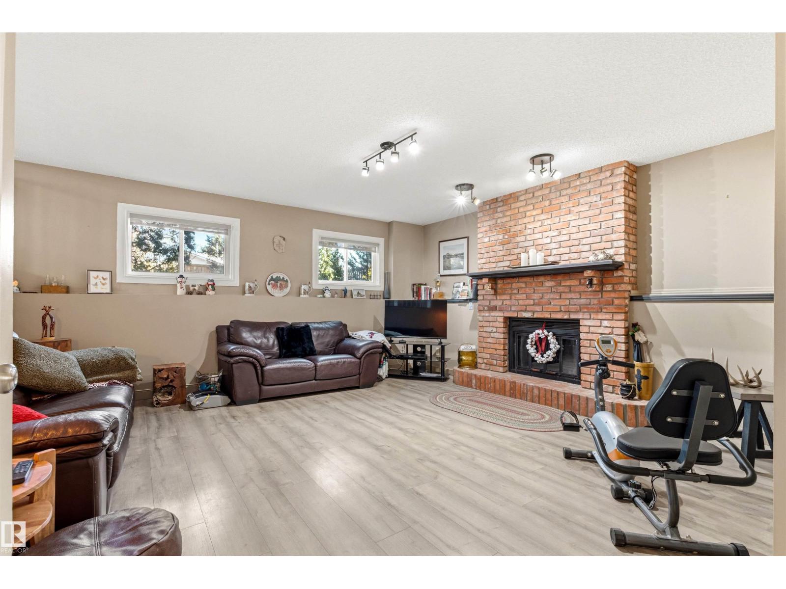 18216 98A AV NW, Edmonton