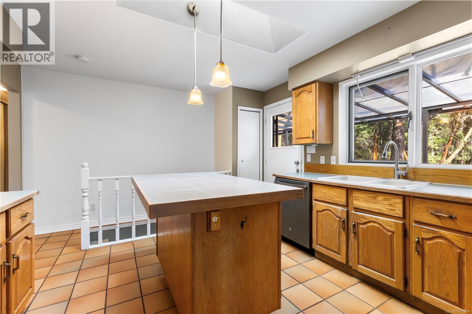 852 Walfred Rd - 16