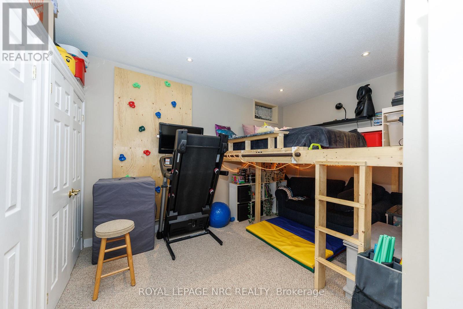 #64 77 LINWELL ROAD - 25