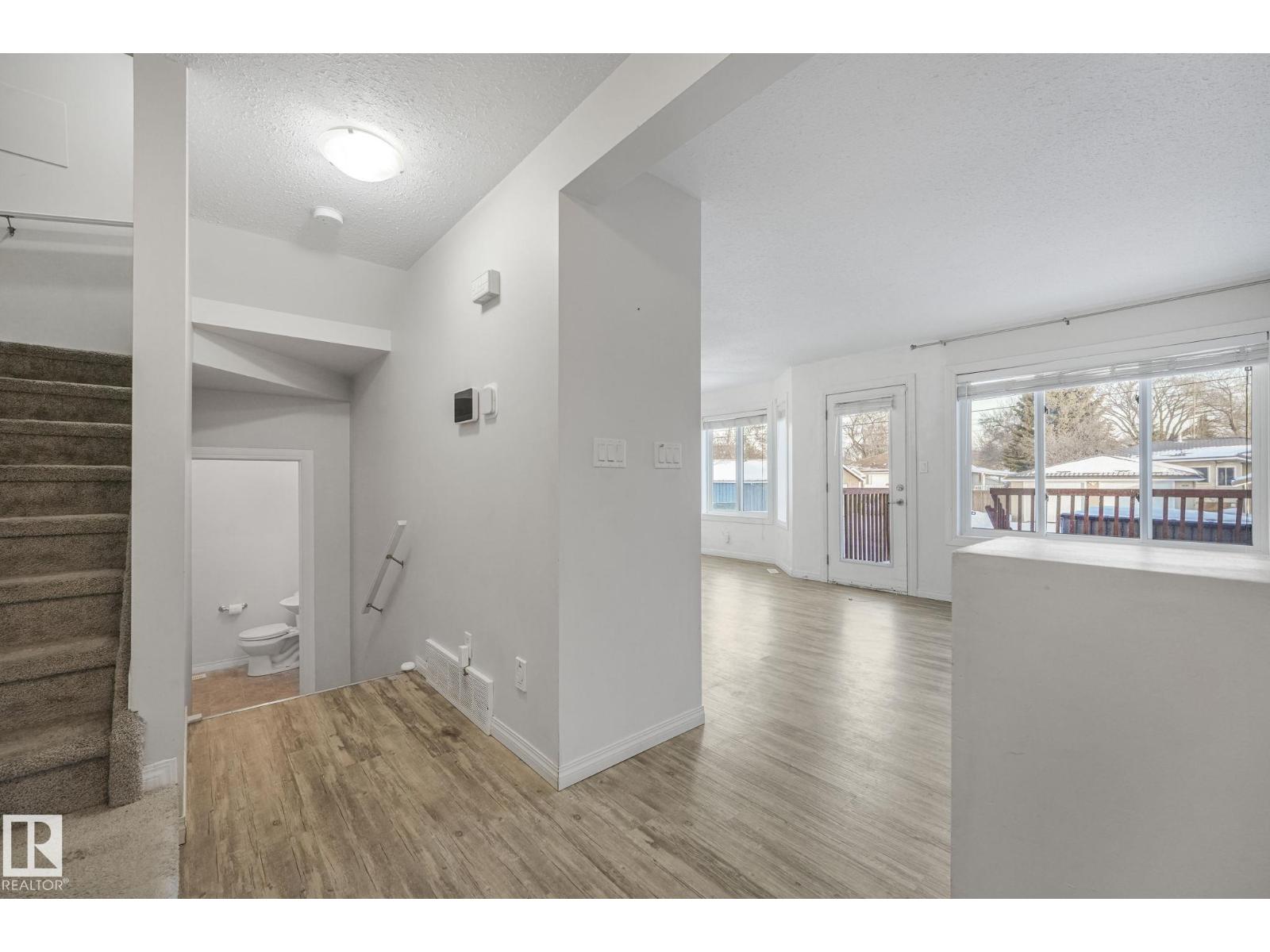 #2 11813 43 ST NW - 5