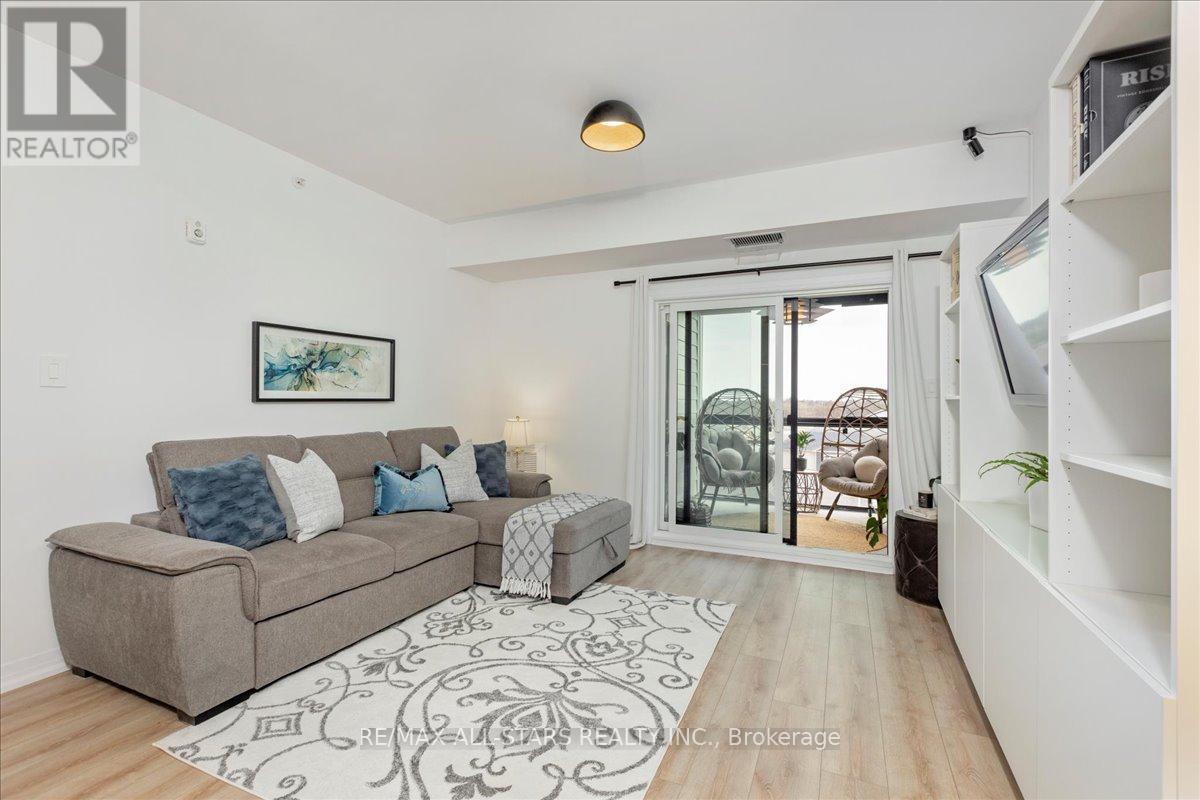 #407 15 KNEESHAW DRIVE - 10