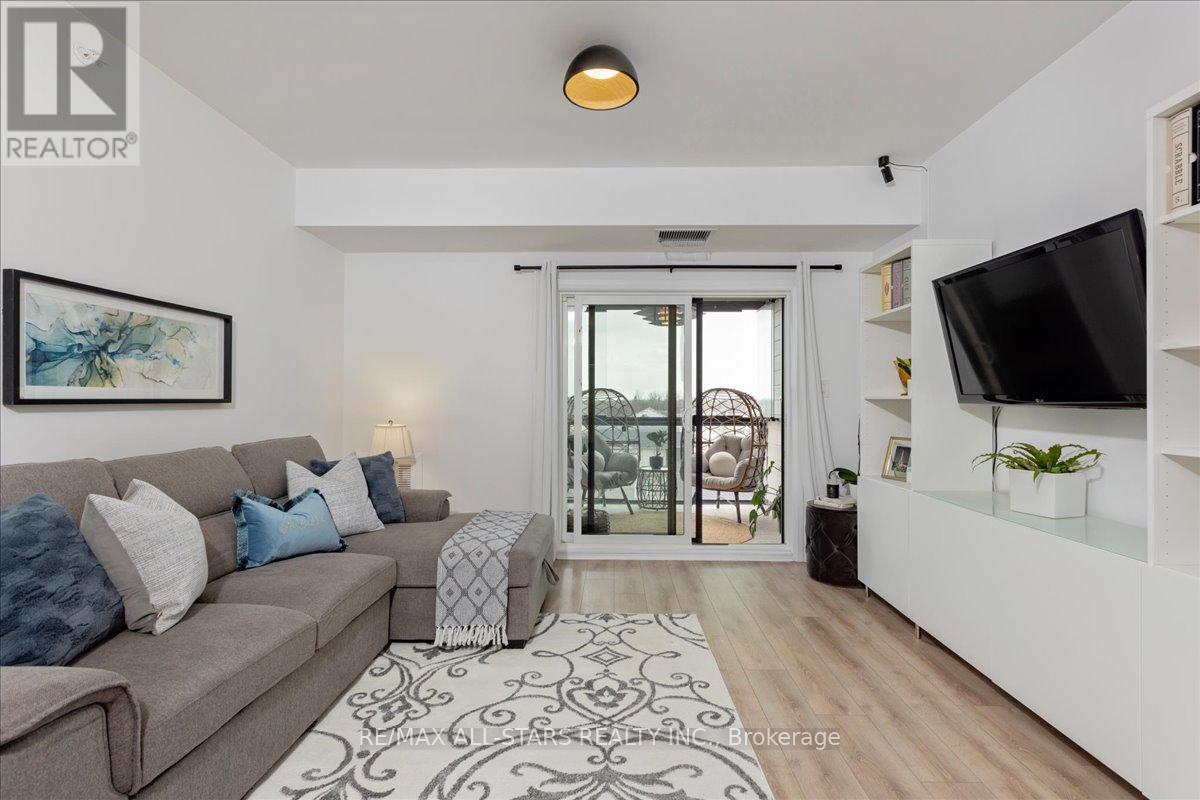 #407 15 KNEESHAW DRIVE - 11