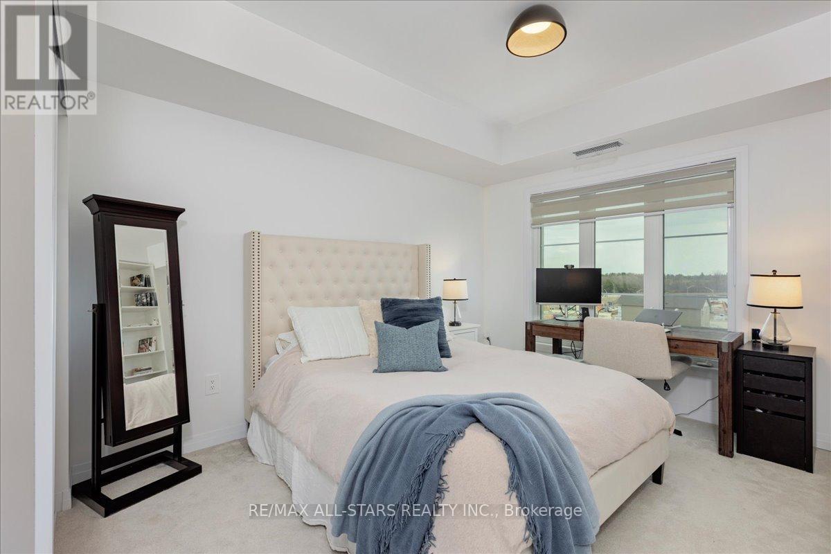 #407 15 KNEESHAW DRIVE - 13