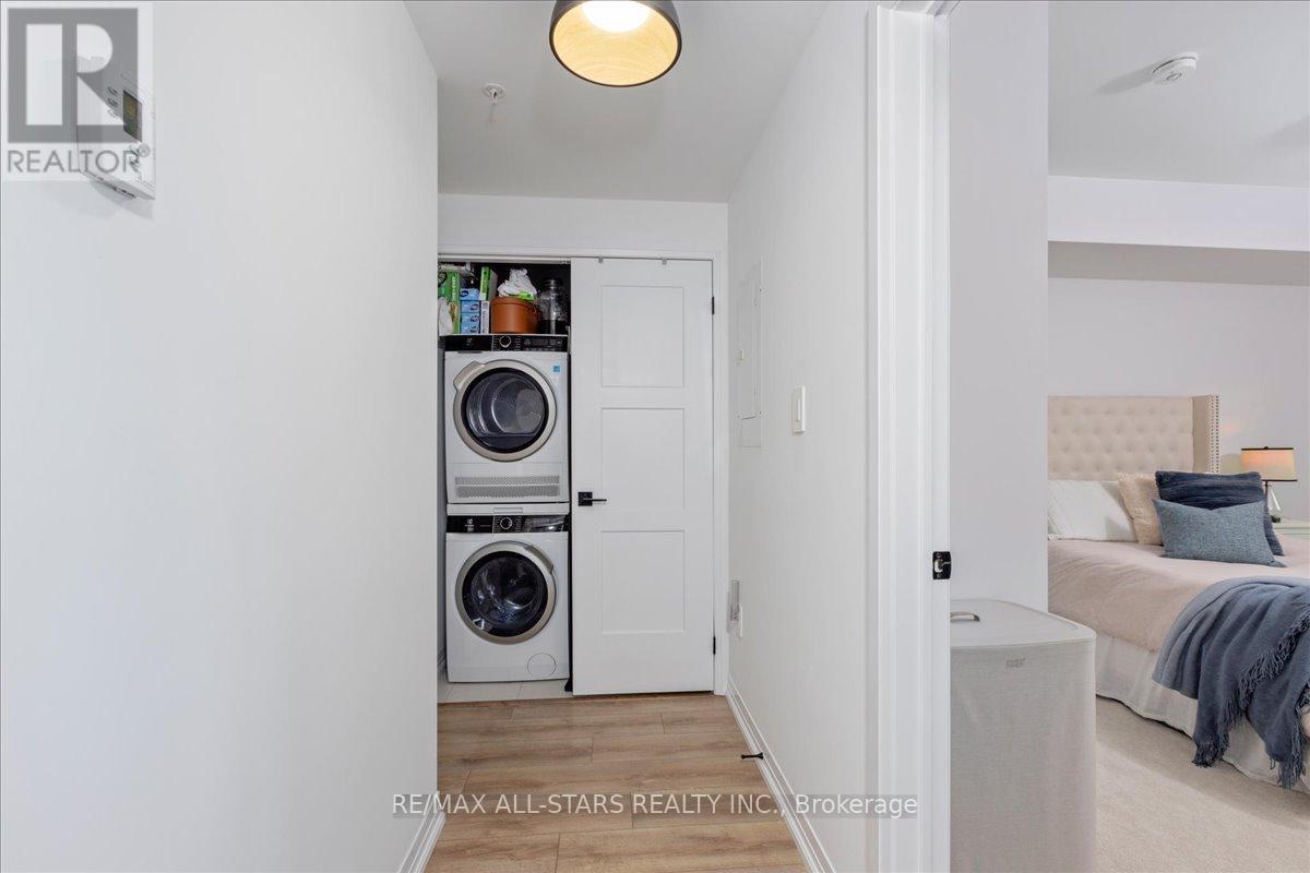 #407 15 KNEESHAW DRIVE - 20