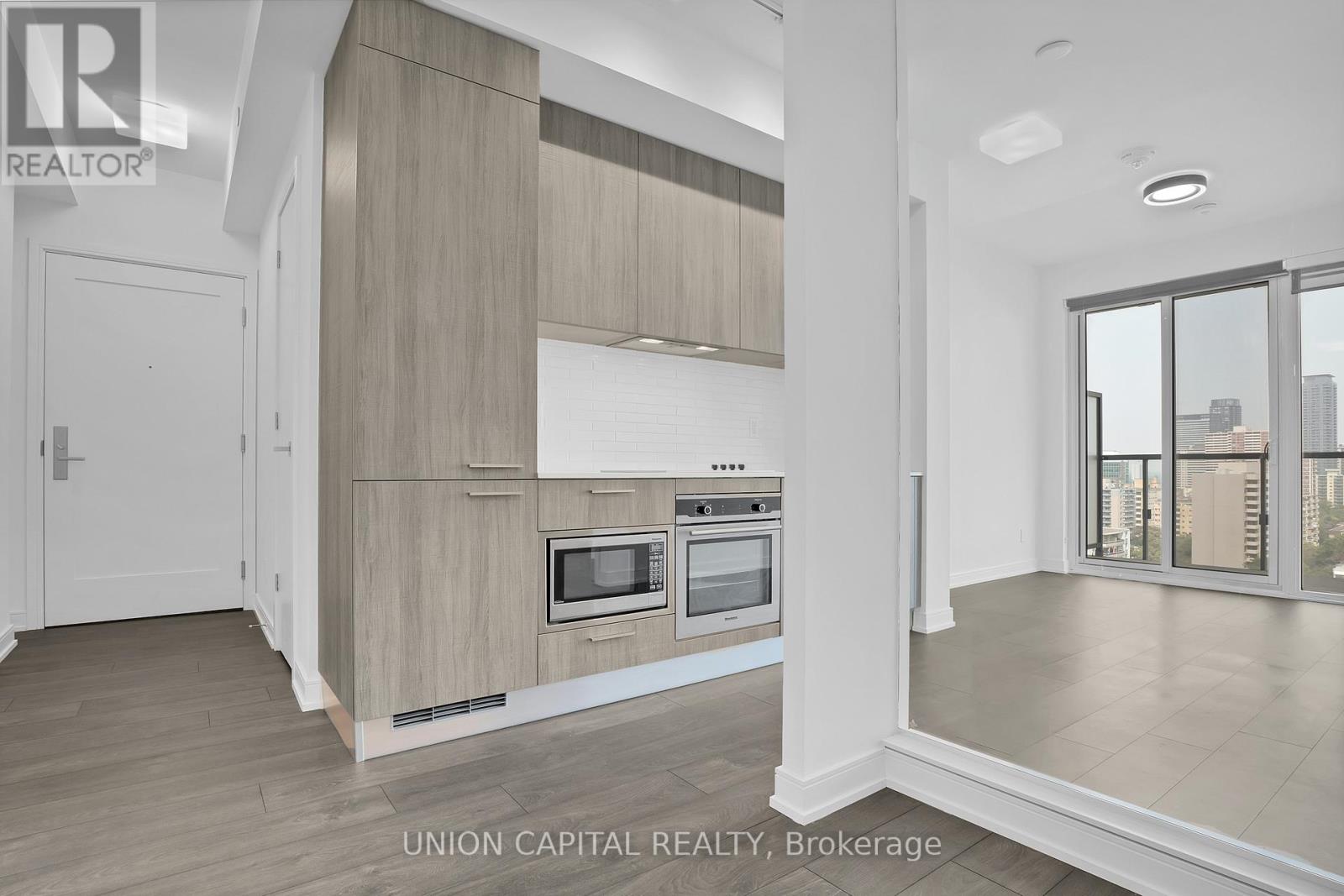 Listing photo of 1704 - 3 GLOUCESTER STREET