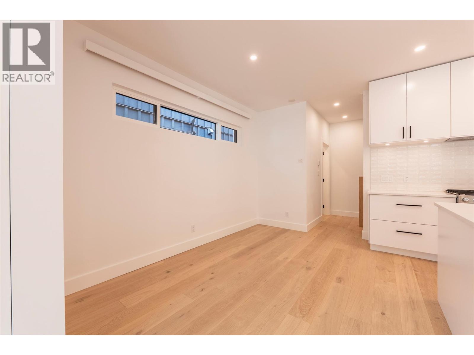 #B 518 Robson Street - 10