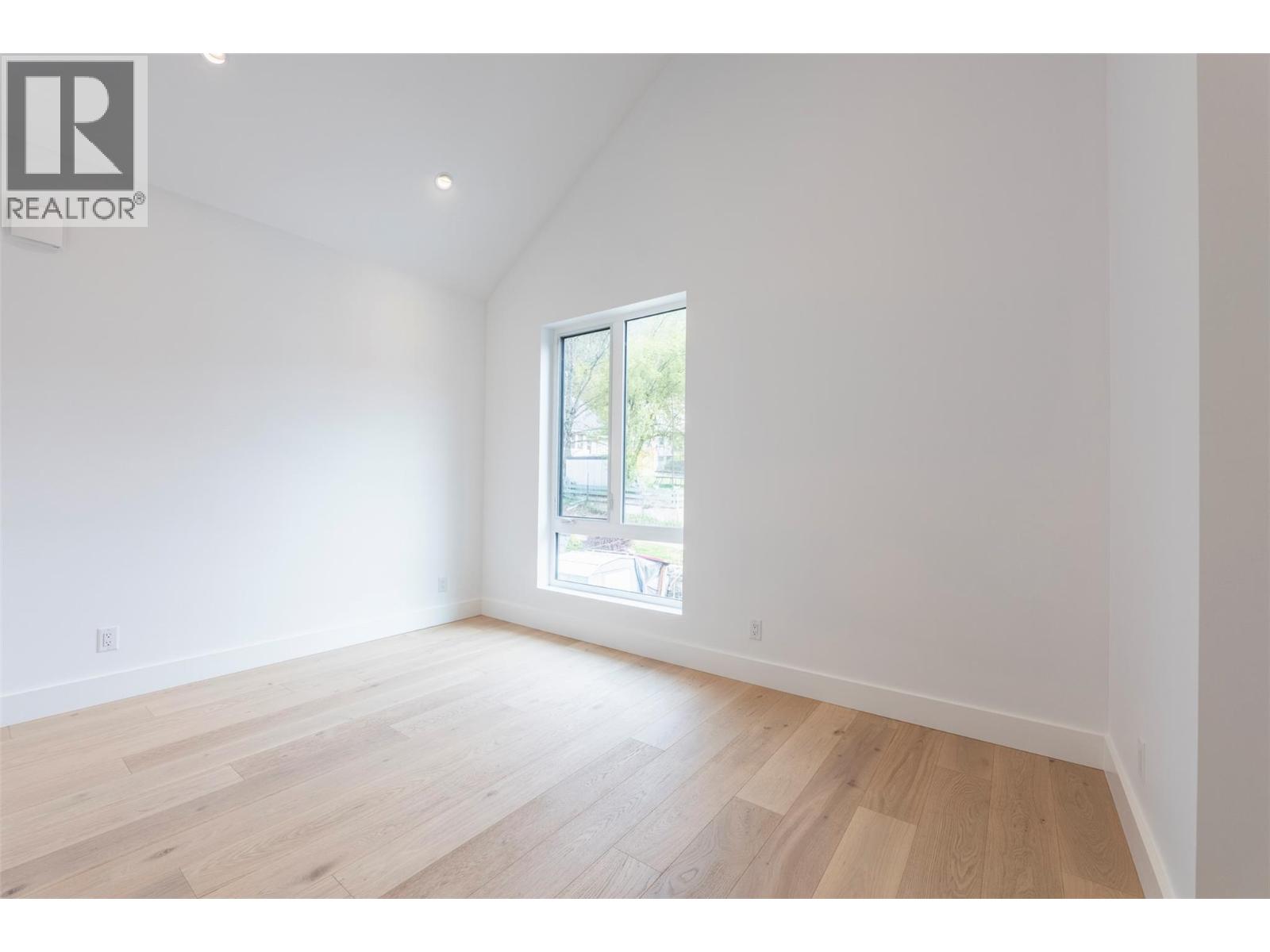 #B 518 Robson Street - 16