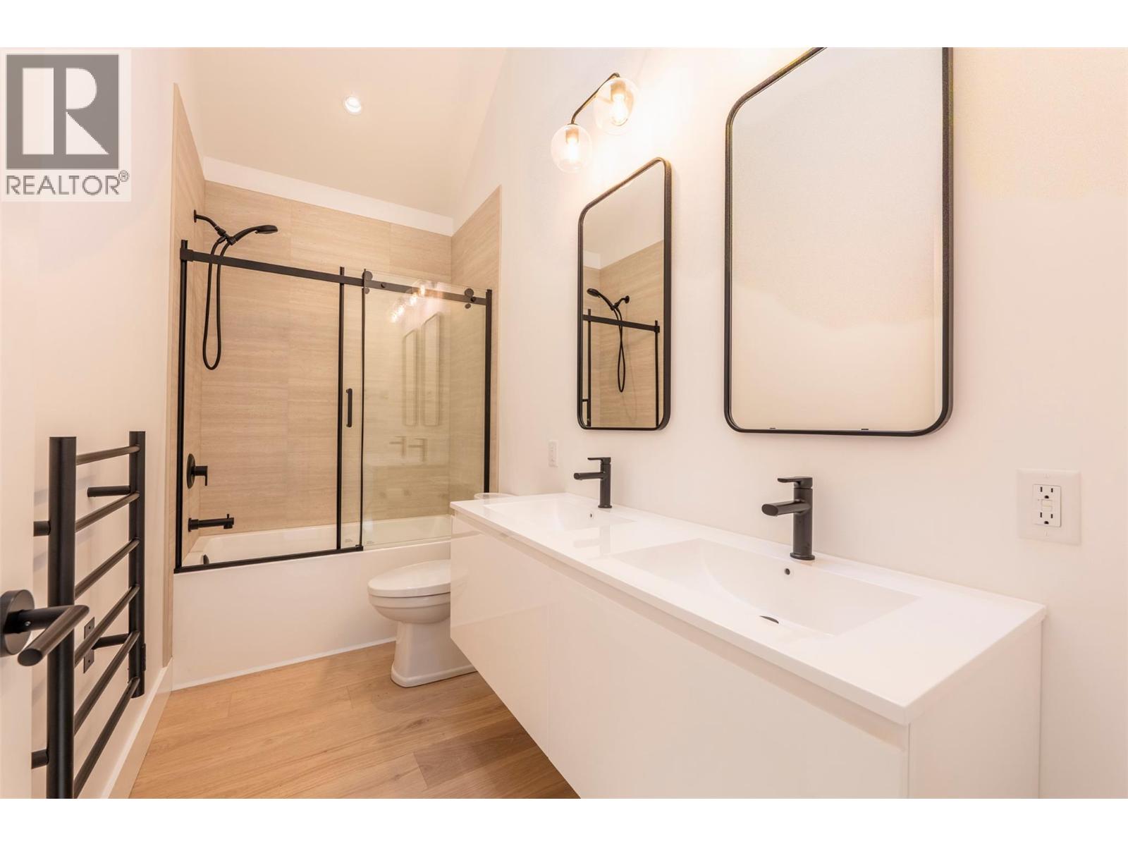 #B 518 Robson Street - 21