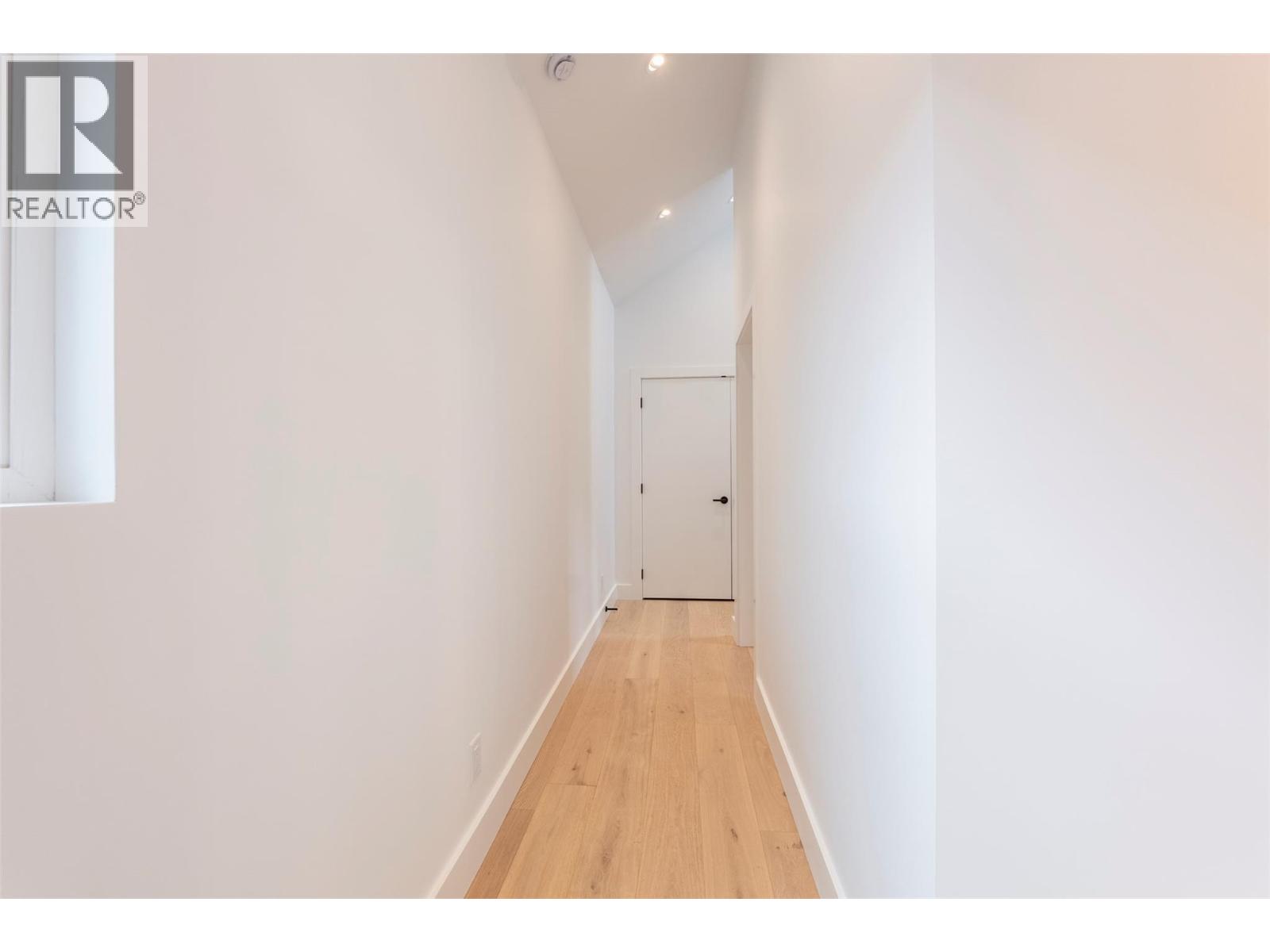 #B 518 Robson Street - 22