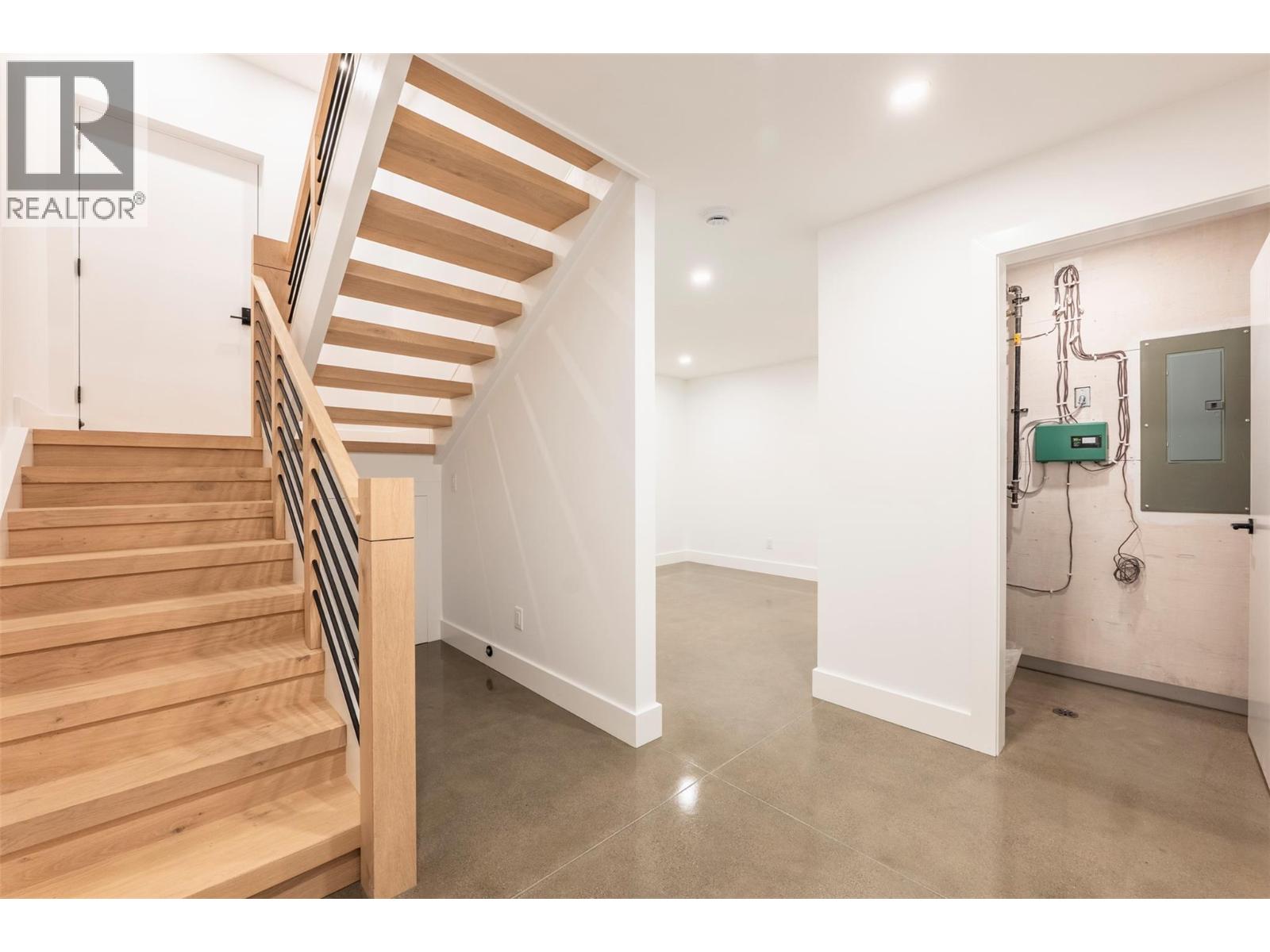 #B 518 Robson Street - 24