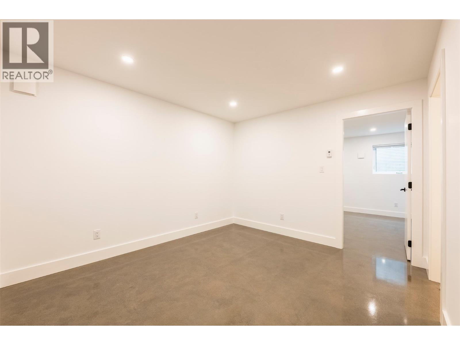 #B 518 Robson Street - 25