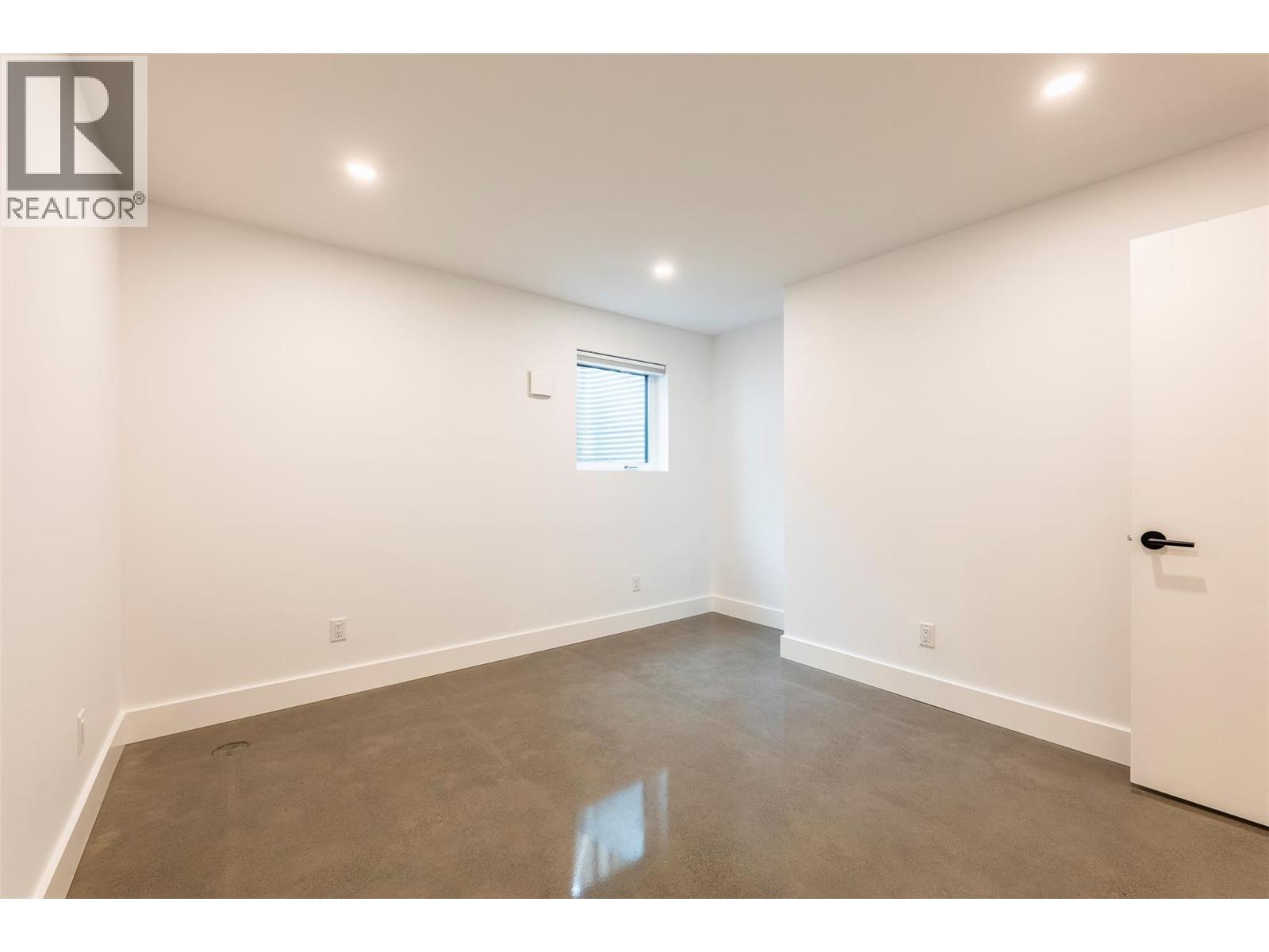 #B 518 Robson Street - 26