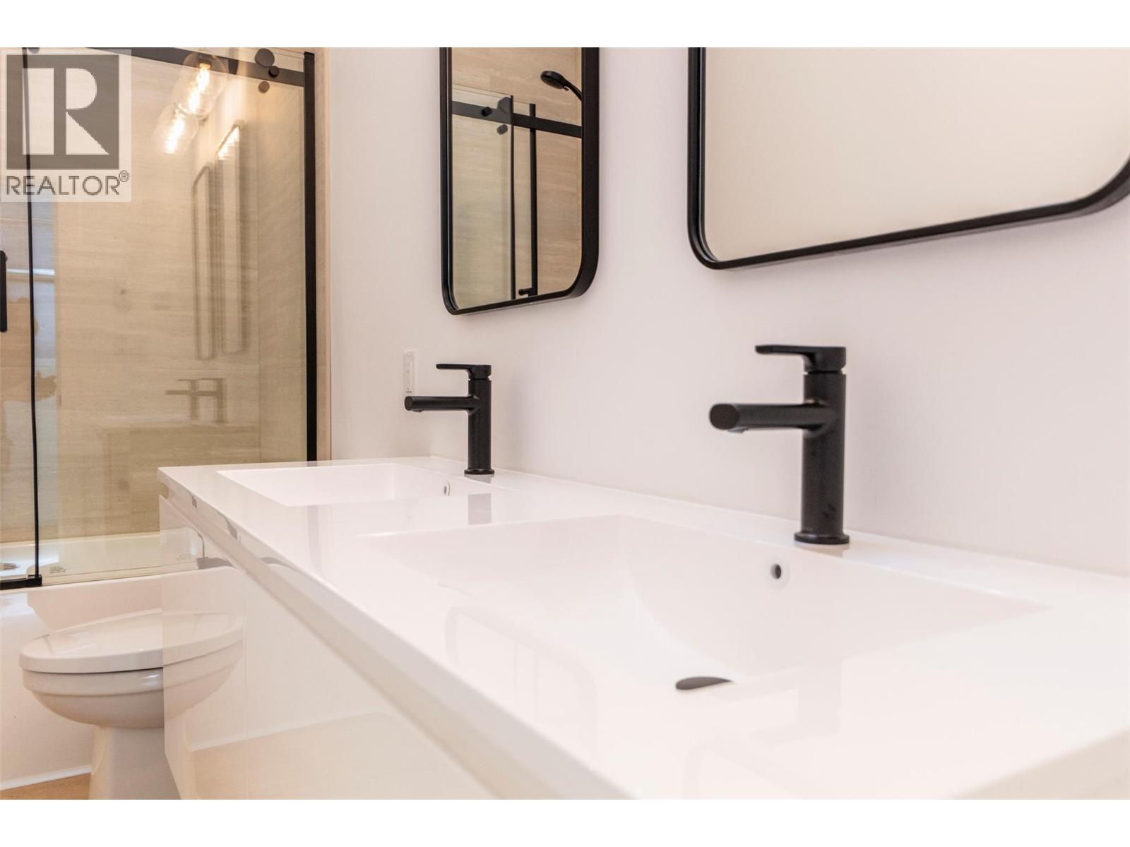 #B 518 Robson Street - 34