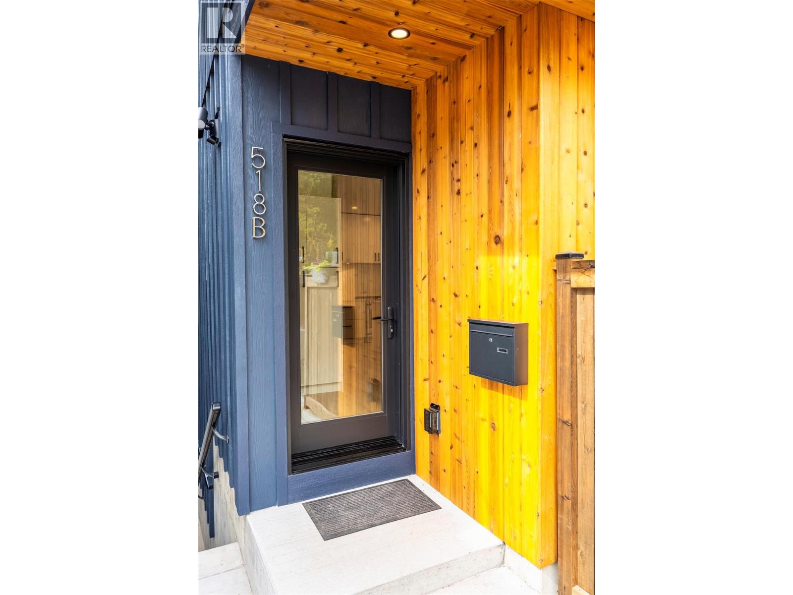 #B 518 Robson Street - 39