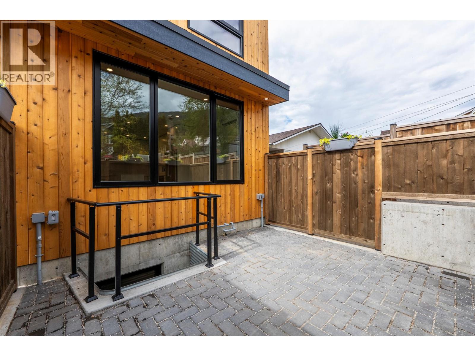 #B 518 Robson Street - 47