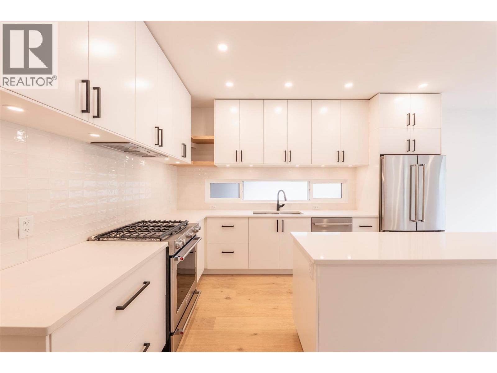 #B 518 Robson Street - 6