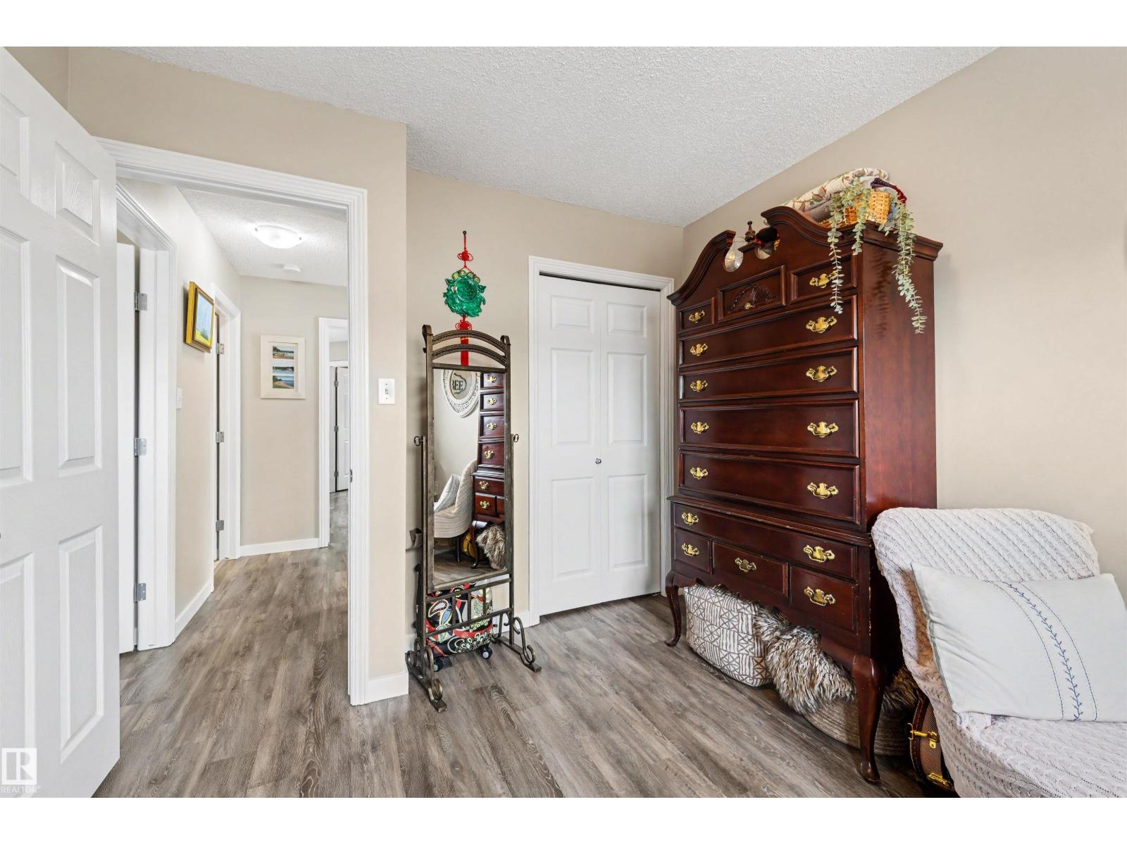 5432 203 ST NW, Edmonton