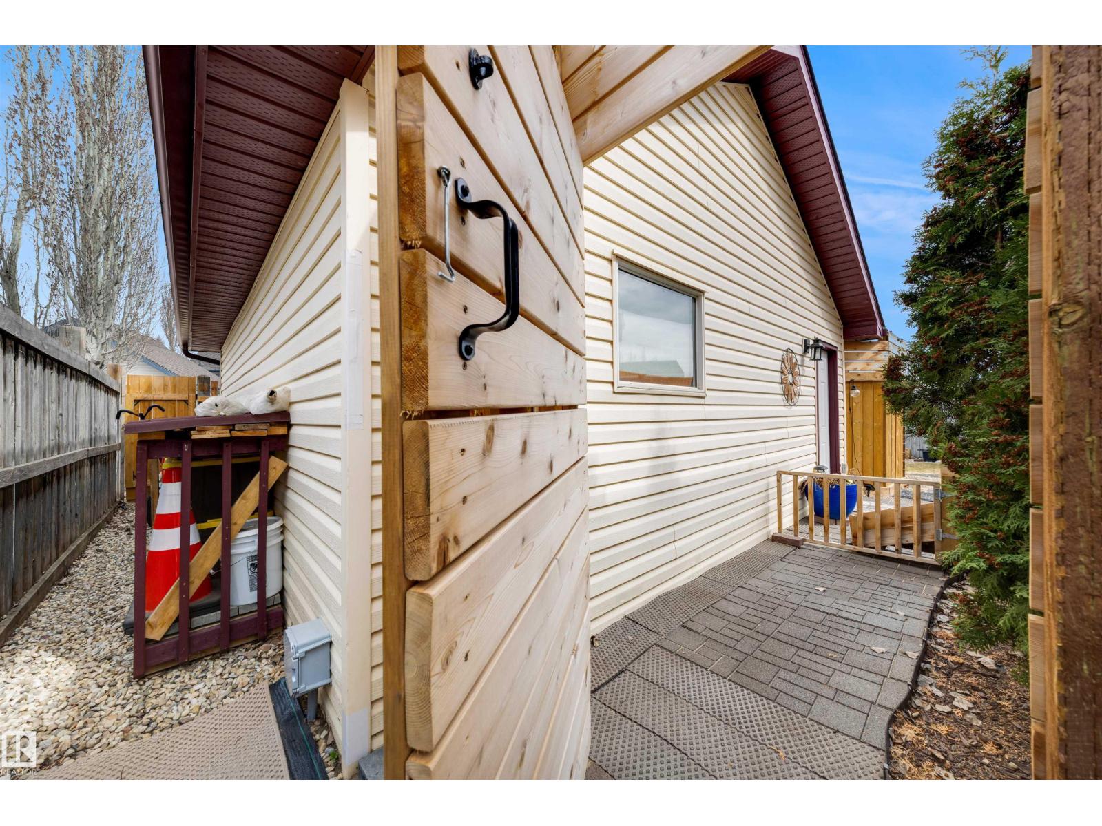 5432 203 ST NW, Edmonton