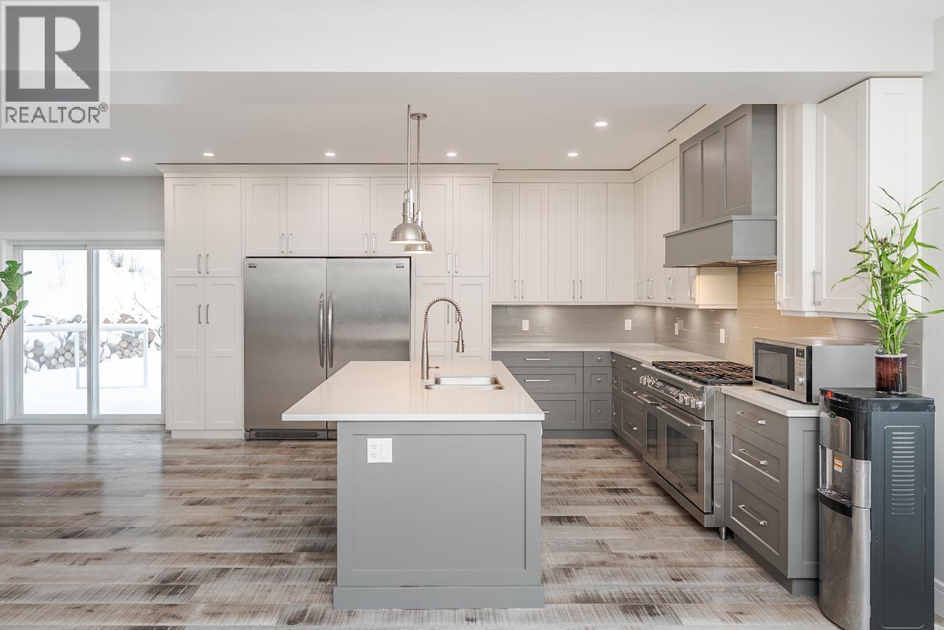 3350 HILLSIDE DRIVE, Prince George
