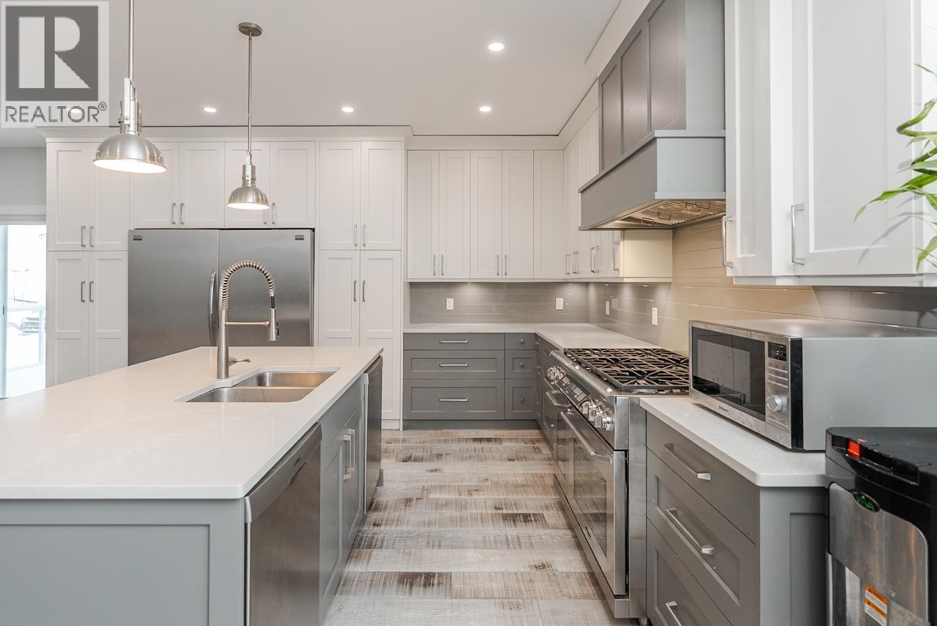 3350 HILLSIDE DRIVE, Prince George