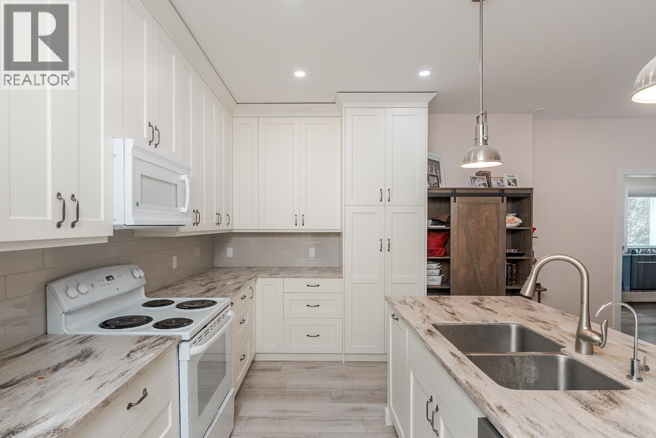 3350 HILLSIDE DRIVE, Prince George