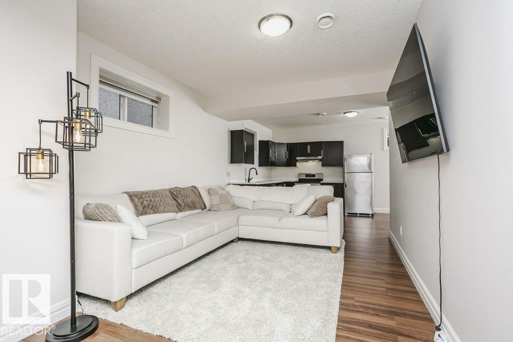 1520 67 ST SW, Edmonton