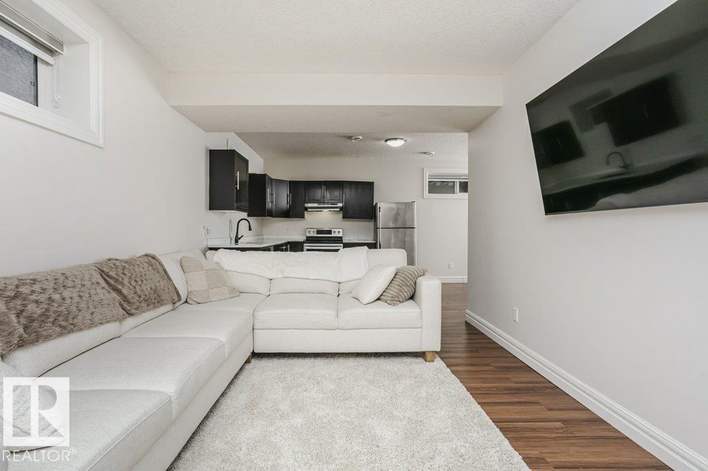 1520 67 ST SW, Edmonton