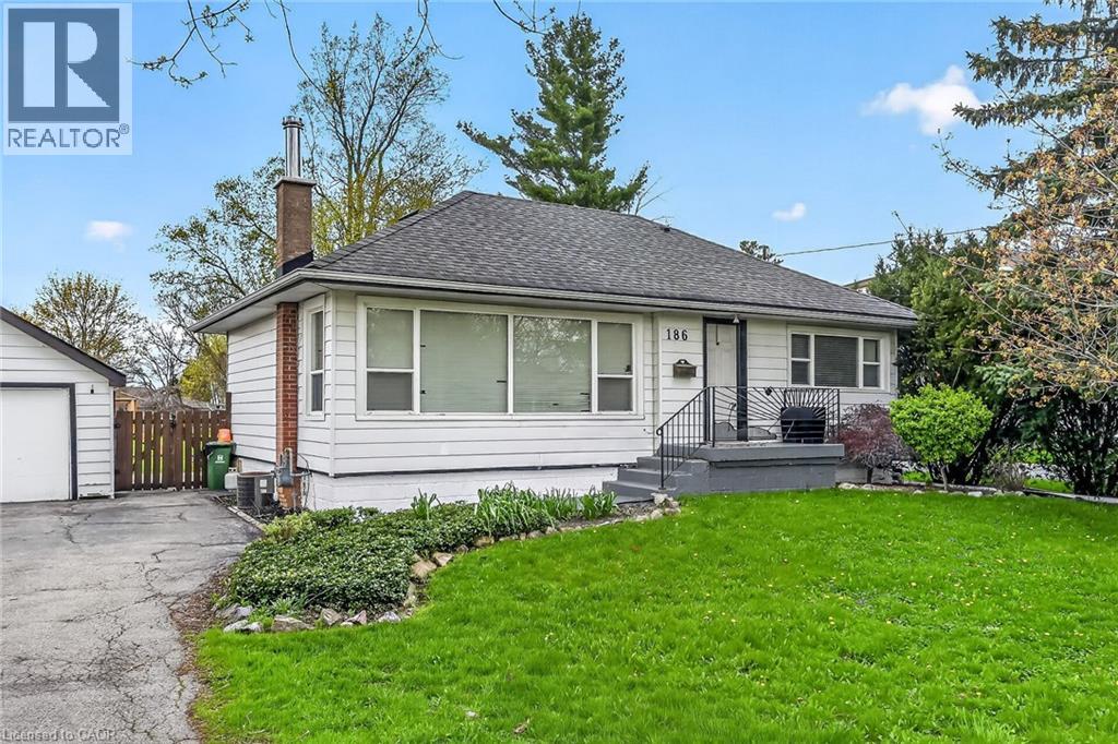 186 SENECA Avenue, Hamilton, Ontario, L9B1M2 — Photo 2
