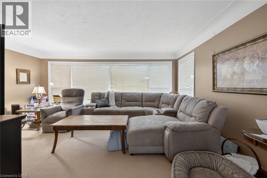 186 SENECA Avenue, Hamilton, Ontario, L9B1M2 — Photo 4