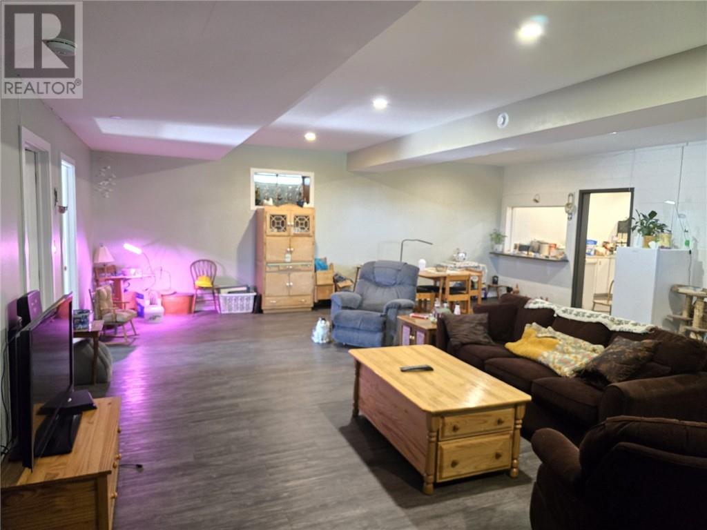 15 Agnes St, Gore Bay, Ontario, P0P1H0 — Photo 11