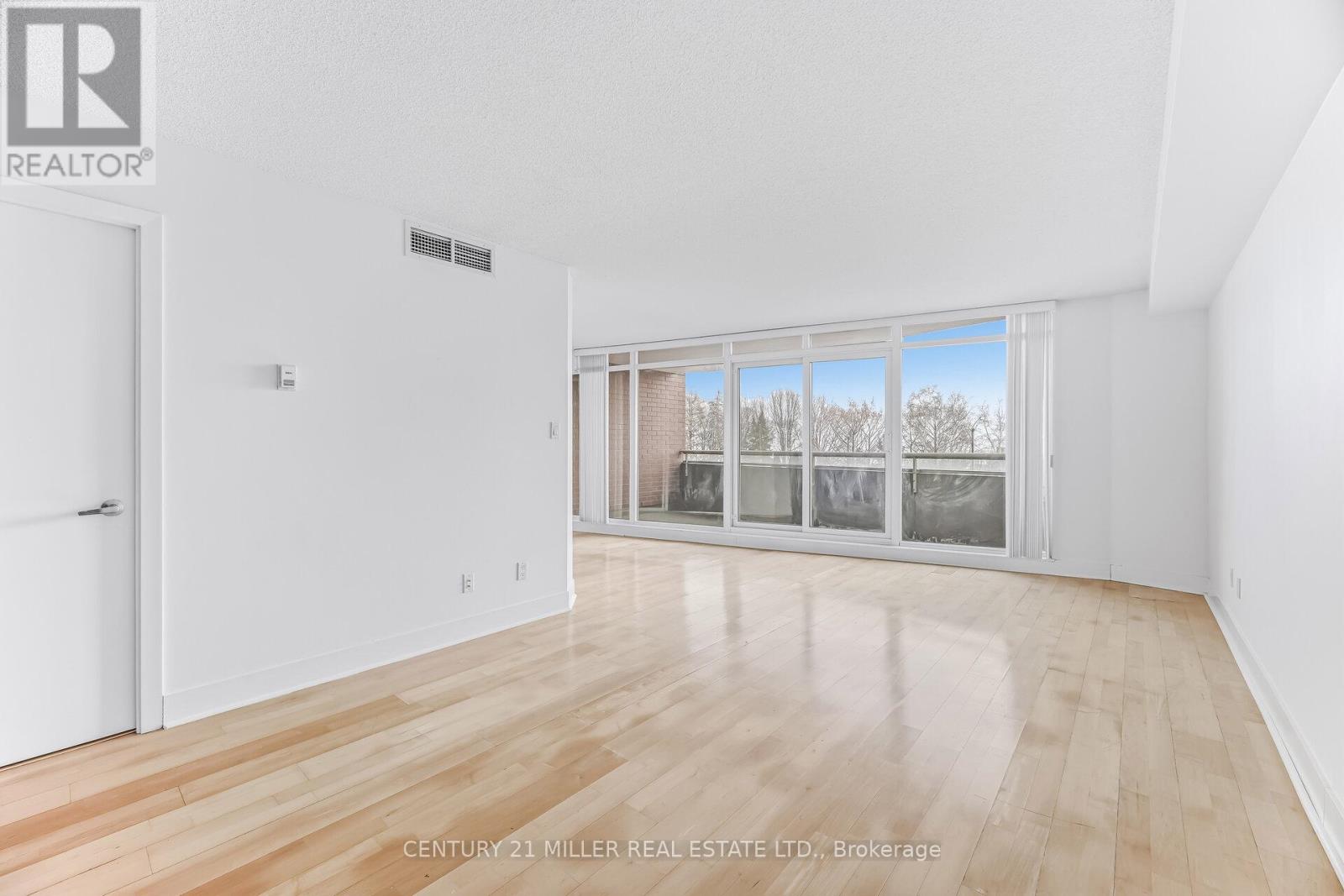 #318 550 QUEENS QUAY W - 10