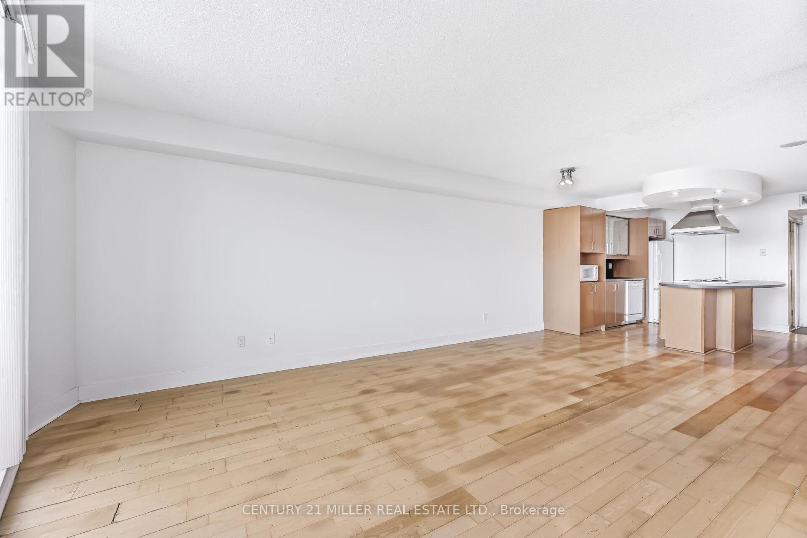 #318 550 QUEENS QUAY W - 11