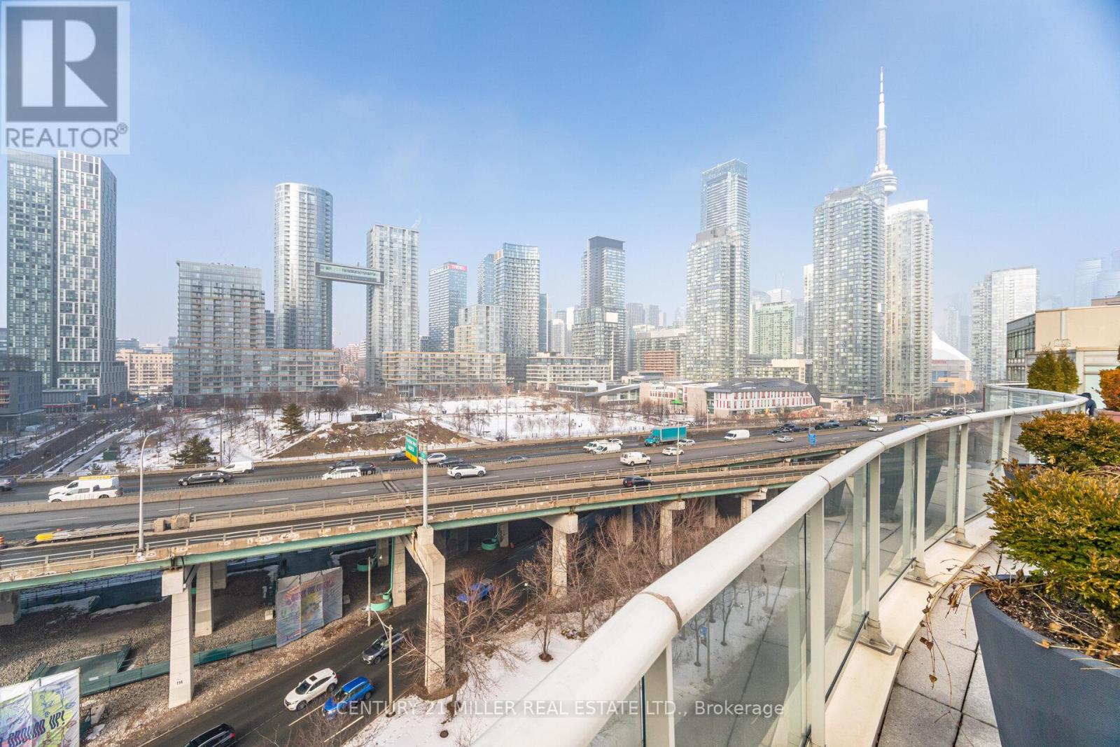 #318 550 QUEENS QUAY W - 26