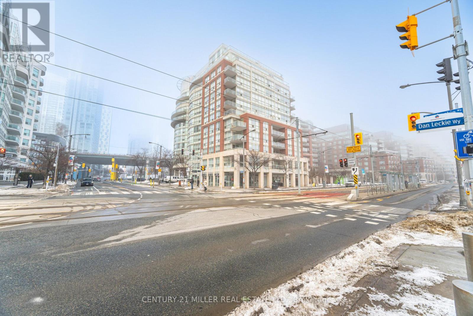 #318 550 QUEENS QUAY W - 31