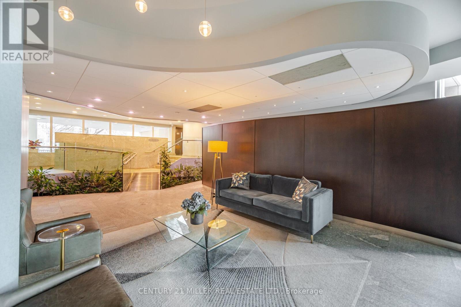 #318 550 QUEENS QUAY W - 5