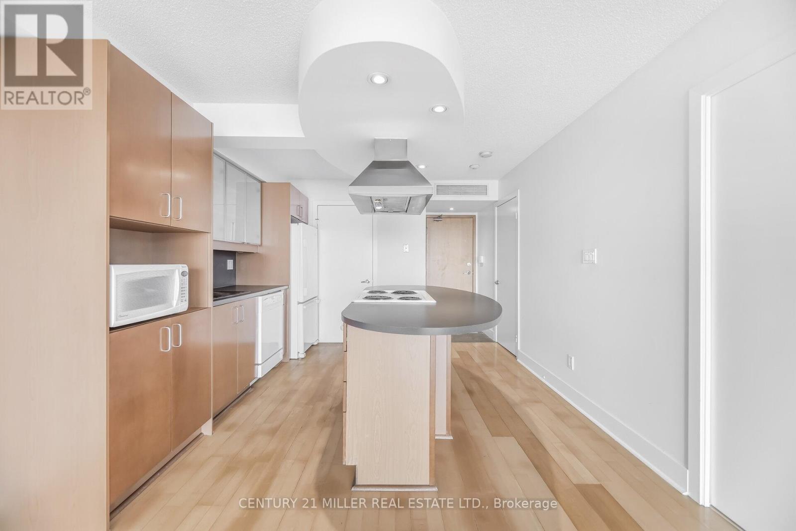 #318 550 QUEENS QUAY W - 6
