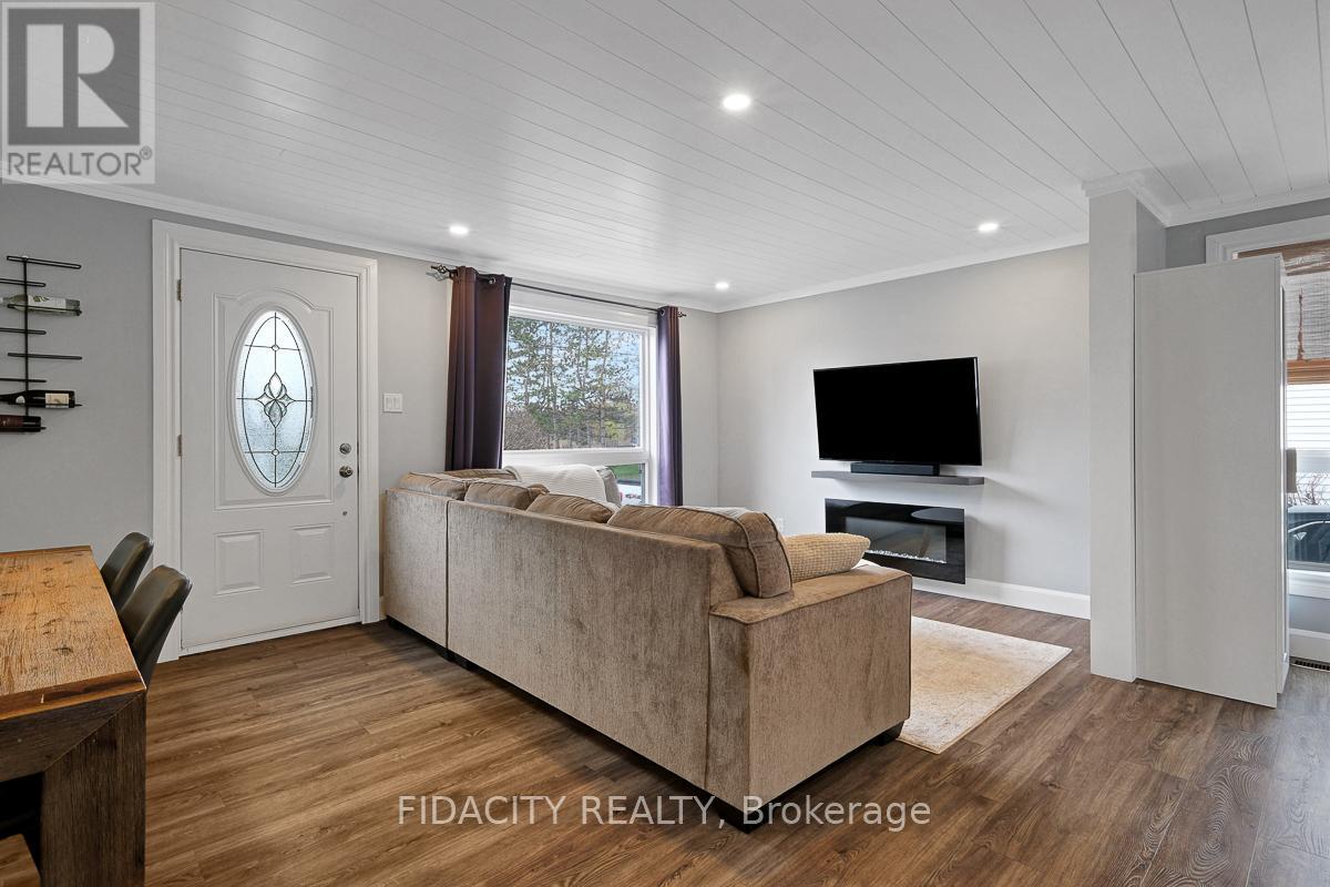 1336 ST JACQUES ROAD - 7