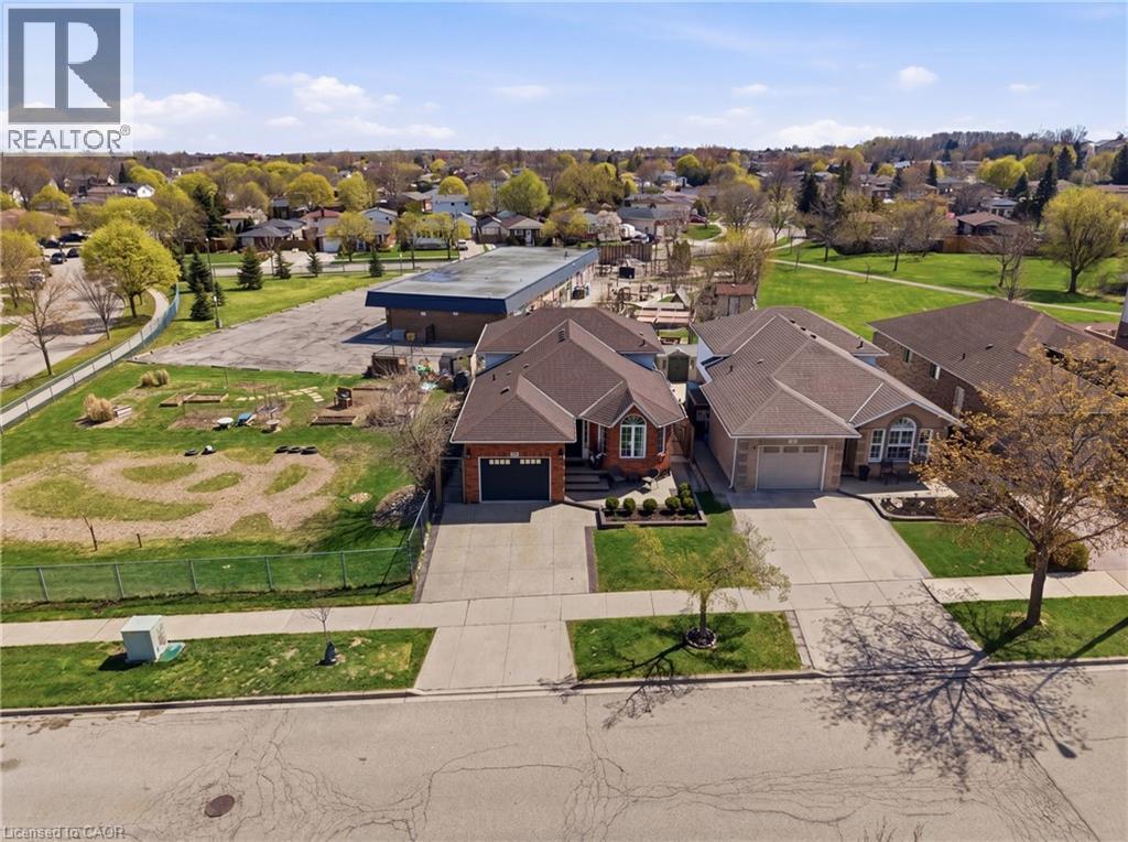 28 GLENHOLLOW Drive, Stoney Creek, Ontario, L8J3R8 — Photo 3